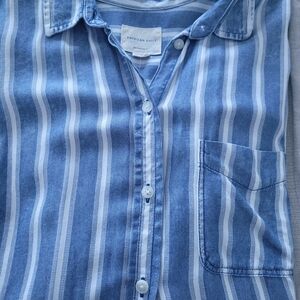 NWT! Womans American Eagle Button Up